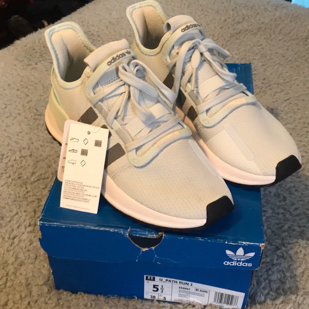 New in box Adidas U Path Run